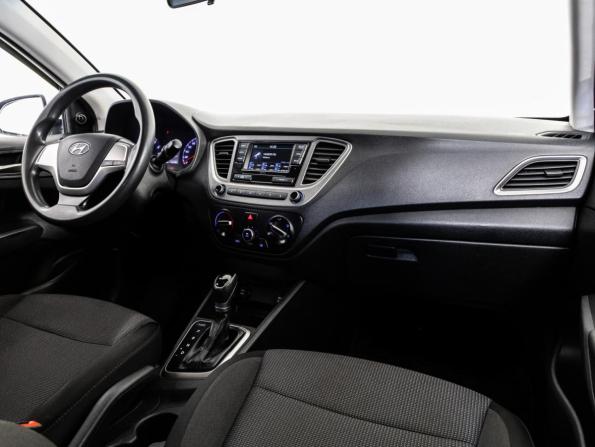 Hyundai Solaris II с пробегом 2018 года, цена 675 000 рублей, 492278 км, седан, Автокод Объявления