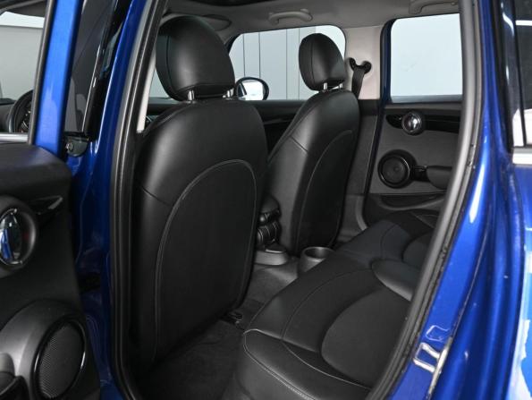 Mini Hatch III (F55/F56) Рестайлинг с пробегом 2020 года, цена 2 299 000 рублей, 61860 км, хэтчбек, Автокод Объявления
