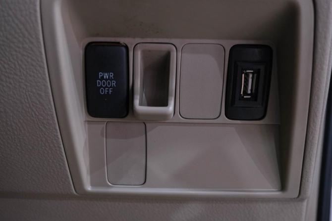 Toyota Raum II с пробегом 2010 года, цена 859 000 рублей, 191000 км, компактвэн, Автокод Объявления