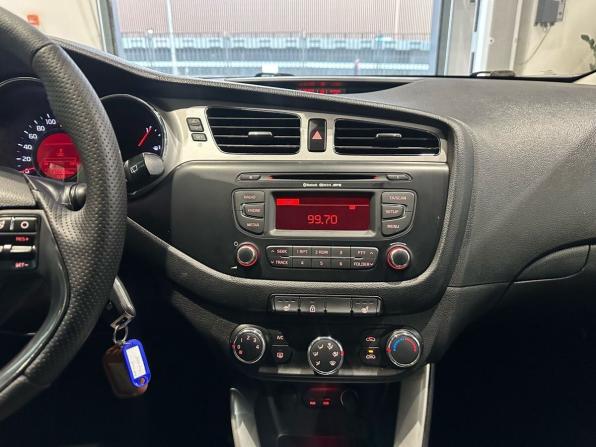 Kia Ceed II Рестайлинг с пробегом 2015 года, цена 1 070 000 рублей, 180089 км, универсал, Автокод Объявления