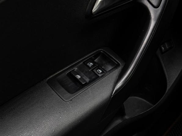 Volkswagen Polo V Рестайлинг с пробегом 2015 года, цена 950 000 рублей, 143422 км, седан, Автокод Объявления