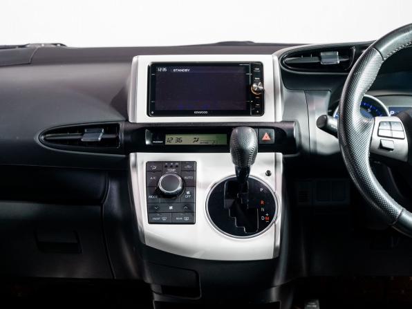 Toyota Wish II Рестайлинг с пробегом 2014 года, цена 1 480 000 рублей, 170000 км, минивэн, Автокод Объявления