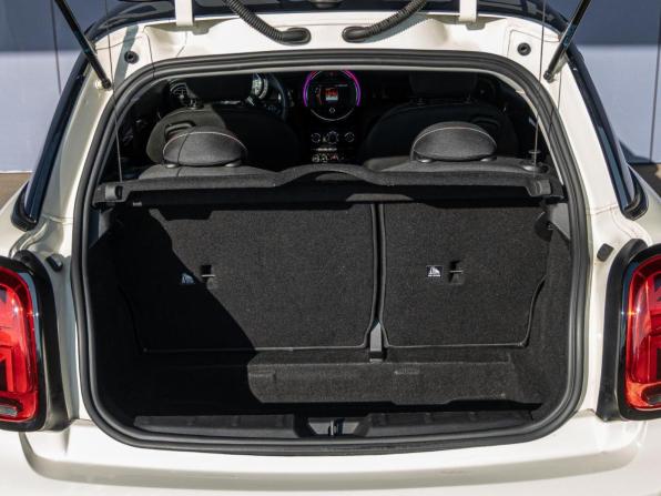 Mini Hatch III (F55/F56) Рестайлинг с пробегом 2020 года, цена 2 330 000 рублей, 62276 км, хэтчбек, Автокод Объявления