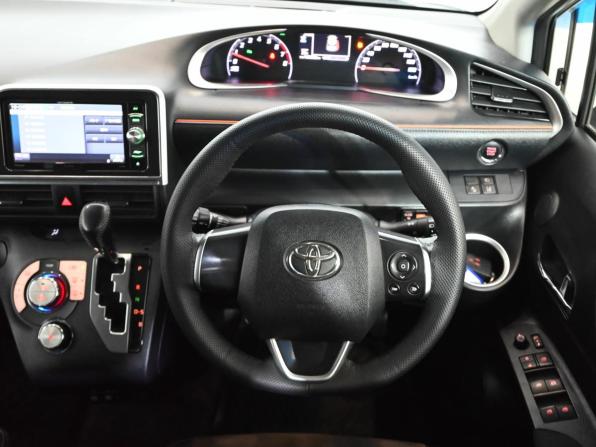 Toyota Sienta II Рестайлинг с пробегом 2018 года, цена 1 550 000 рублей, 100500 км, минивэн, Автокод Объявления