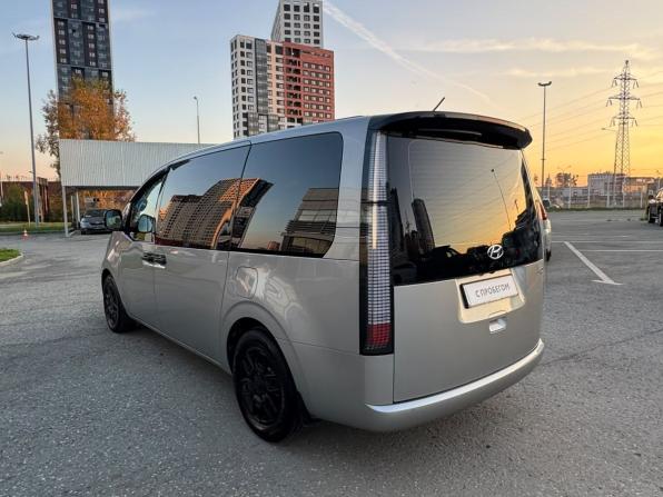 Hyundai Staria I с пробегом 2022 года, цена 4 500 000 рублей, 96800 км, минивэн, Автокод Объявления