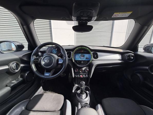 Mini Hatch III (F55/F56) Рестайлинг 2 с пробегом 2021 года, цена 3 455 000 рублей, 77650 км, хэтчбек, Автокод Объявления