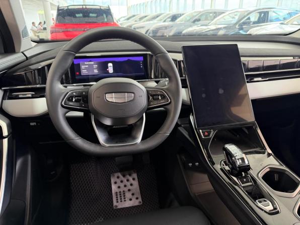 Geely Atlas II с пробегом 2024 года, цена 2 800 000 рублей, 53782 км, внедорожник, Автокод Объявления