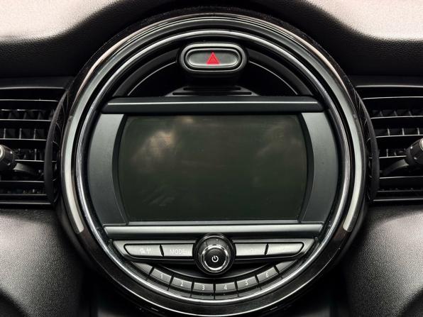 Mini Hatch III (F55/F56) с пробегом 2015 года, цена 2 069 000 рублей, 180000 км, хэтчбек, Автокод Объявления