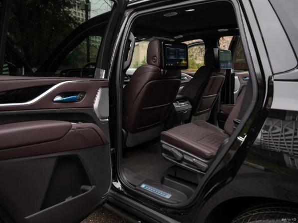Cadillac Escalade V с пробегом 2024 года, цена 23 500 000 рублей, 18 км, внедорожник, Автокод Объявления