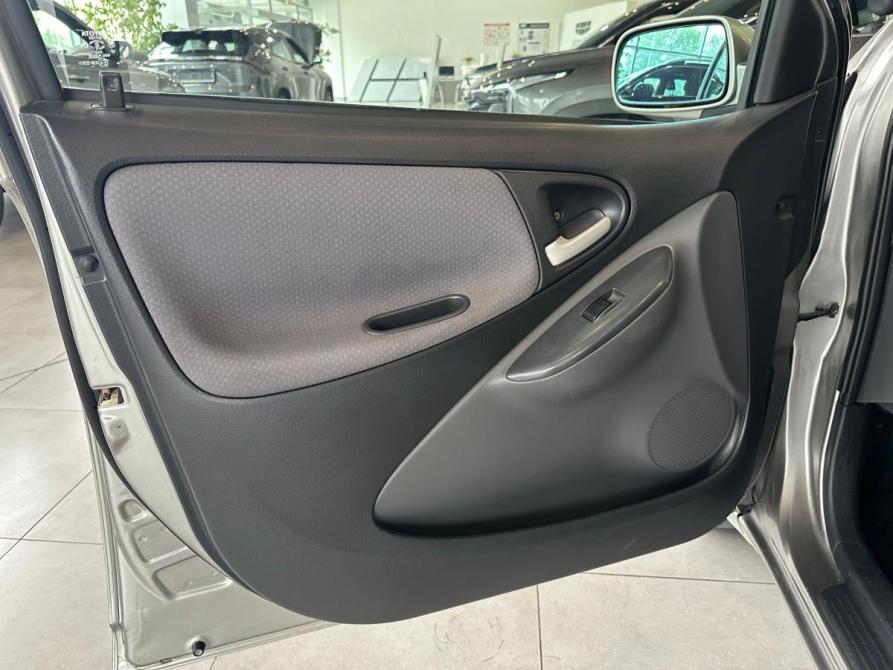 Toyota Vitz I (P10) Новосибирск  - изображение 18