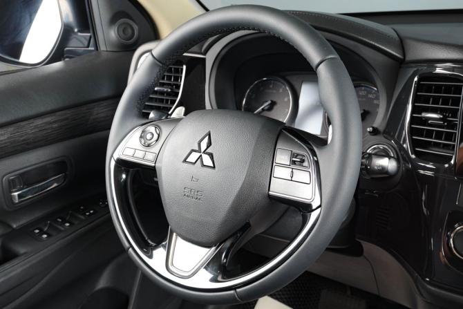 Mitsubishi Outlander III Рестайлинг с пробегом 2015 года, цена 1 799 000 рублей, 158500 км, внедорожник, Автокод Объявления