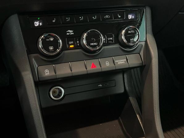 Skoda Karoq I с пробегом 2021 года, цена 2 249 000 рублей, 38000 км, внедорожник, Автокод Объявления