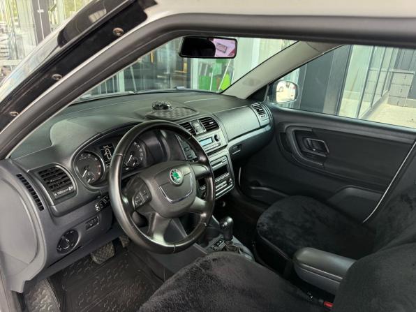 Skoda Fabia II Рестайлинг с пробегом 2011 года, цена 799 000 рублей, 81213 км, хэтчбек, Автокод Объявления