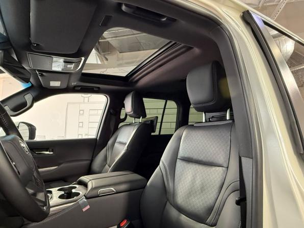 Toyota Land Cruiser 300 Series с пробегом 2024 года, цена 13 900 000 рублей, 6000 км, внедорожник, Автокод Объявления