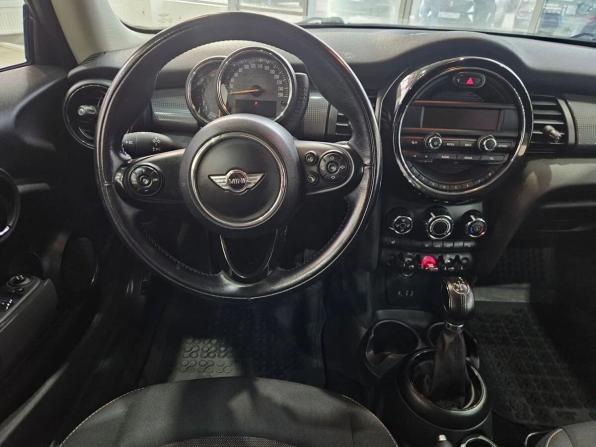 Mini Hatch III (F55/F56) с пробегом 2017 года, цена 1 580 000 рублей, 148677 км, хэтчбек, Автокод Объявления