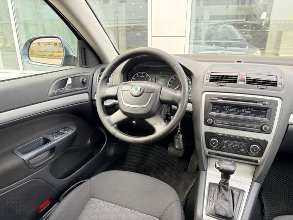 Skoda Octavia II (A5) Рестайлинг с пробегом 2013 года, цена 545 000 рублей, 323000 км, лифтбек, Автокод Объявления