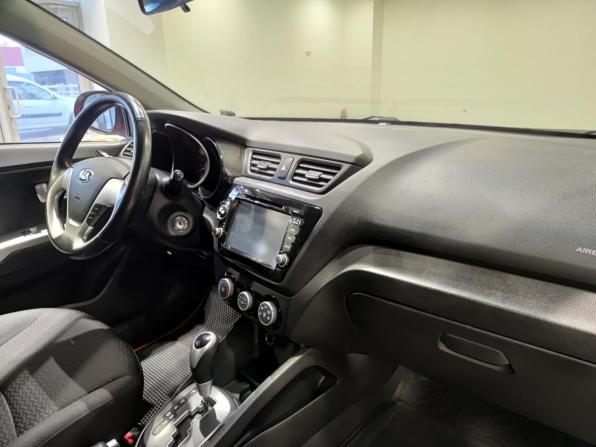 Kia Rio III Рестайлинг с пробегом 2015 года, цена 977 000 рублей, 94392 км, хэтчбек, Автокод Объявления