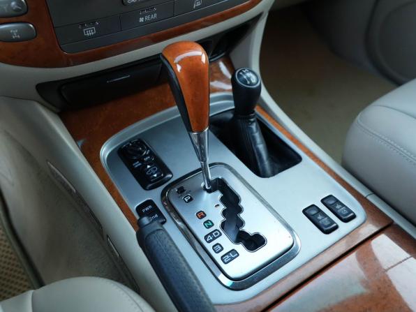Lexus LX II Рестайлинг с пробегом 2006 года, цена 2 000 000 рублей, 427262 км, внедорожник, Автокод Объявления