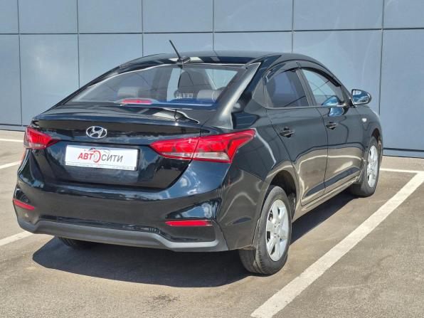 Hyundai Solaris II с пробегом 2018 года, цена 975 000 рублей, 123090 км, седан, Автокод Объявления