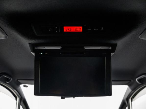 Toyota Noah III (R80) Рестайлинг с пробегом 2018 года, цена 2 500 000 рублей, 130300 км, минивэн, Автокод Объявления
