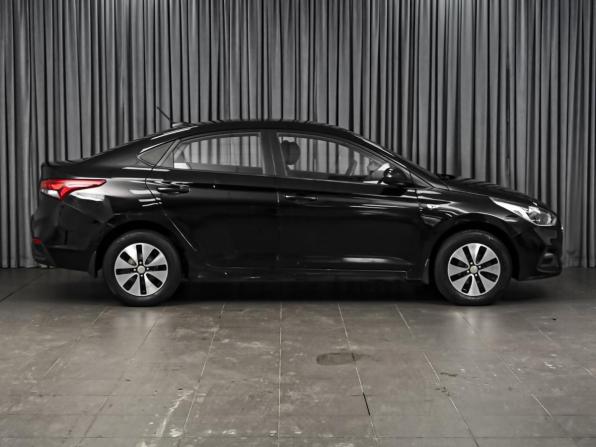Hyundai Solaris II с пробегом 2018 года, цена 829 000 рублей, 225050 км, седан, Автокод Объявления