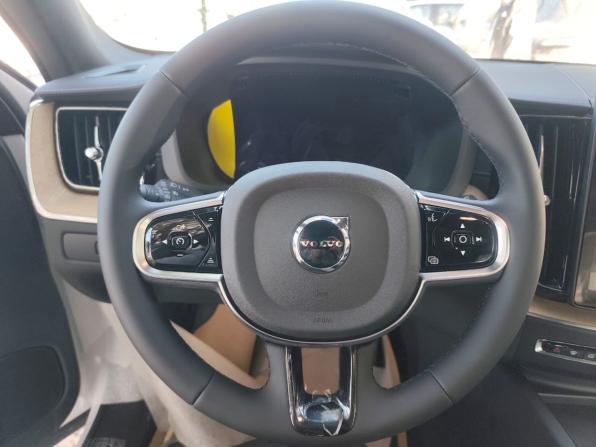 Новый Volvo XC60 II Рестайлинг 2 2026 года, цена 6 350 000 рублей, внедорожник, Автокод Объявления