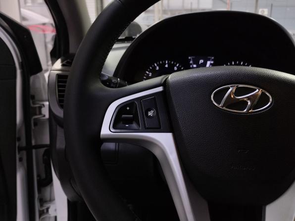 Hyundai Solaris I с пробегом 2013 года, цена 850 000 рублей, 180560 км, седан, Автокод Объявления
