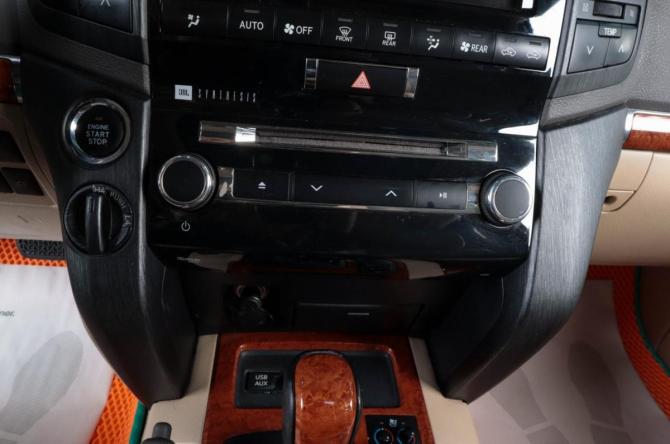 Toyota Land Cruiser 200 Series Рестайлинг 1 с пробегом 2013 года, цена 4 029 000 рублей, 199126 км, внедорожник, Автокод Объявления
