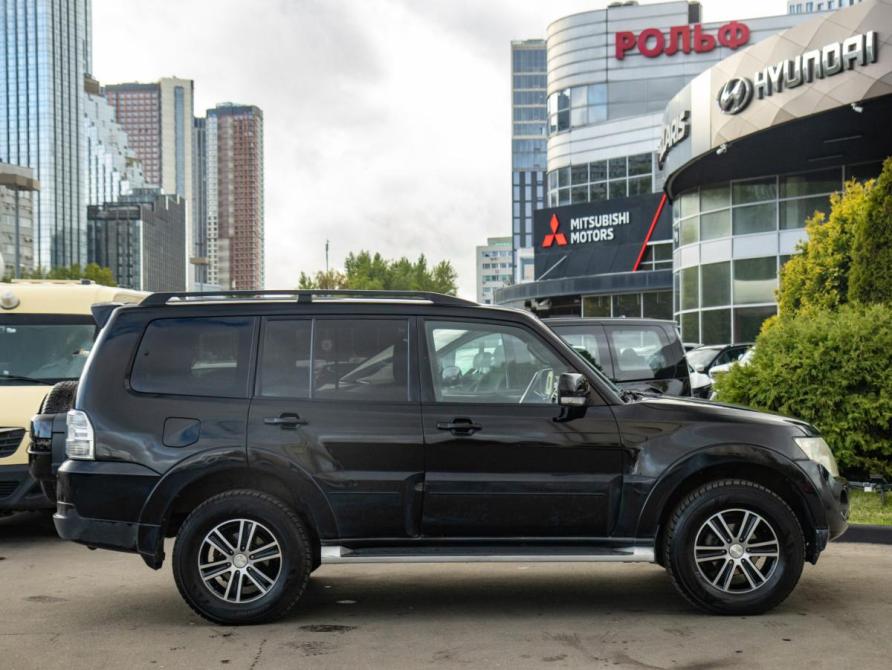 Mitsubishi Pajero IV Рестайлинг 1 Москва  - изображение 3