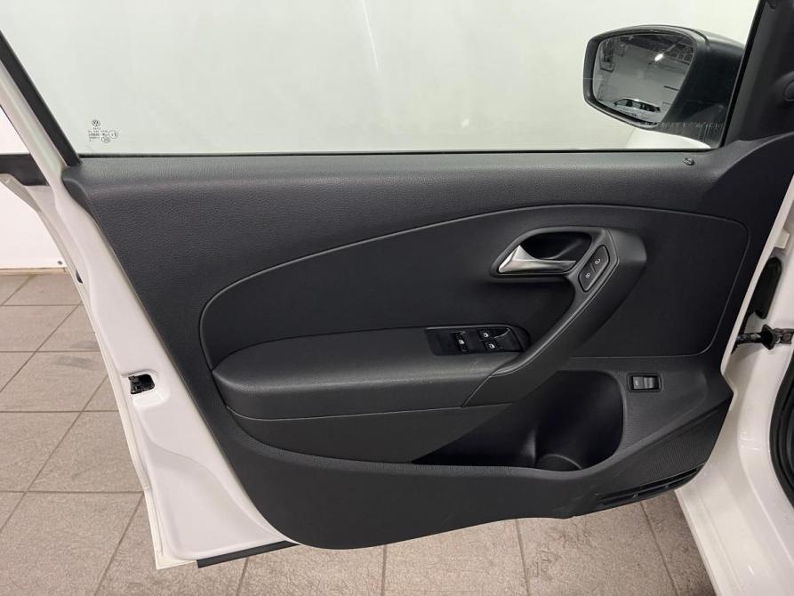 Volkswagen Polo V Санкт-Петербург  - изображение 11