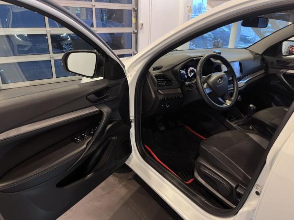 Lada (ВАЗ) Vesta I Рестайлинг (NG) с пробегом 2023 года, цена 1 265 000 рублей, 45459 км, седан, Автокод Объявления