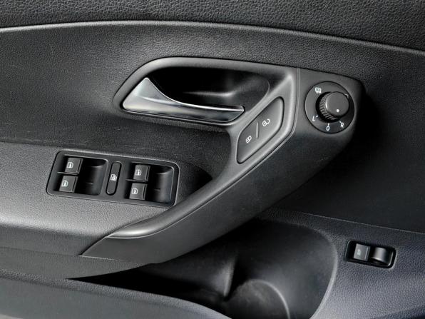 Volkswagen Polo V Рестайлинг с пробегом 2016 года, цена 1 032 000 рублей, 149445 км, седан, Автокод Объявления