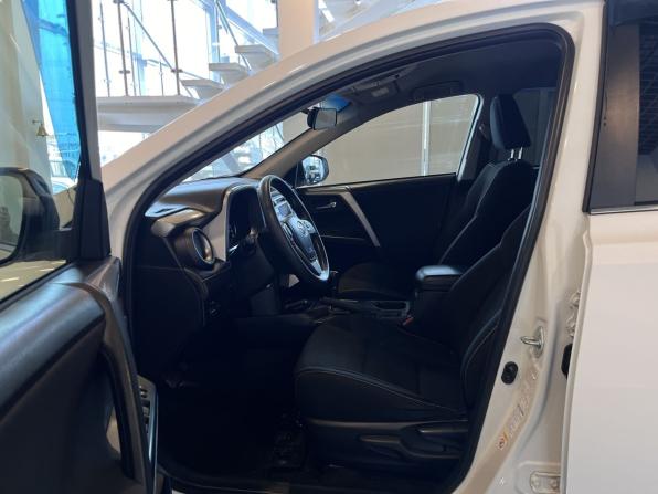 Toyota RAV4 IV (XA40) Рестайлинг с пробегом 2016 года, цена 1 899 000 рублей, 380274 км, внедорожник, Автокод Объявления
