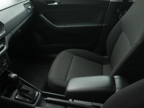 Volkswagen Polo VI с пробегом 2022 года, цена 1 649 000 рублей, 92191 км, лифтбек, Автокод Объявления