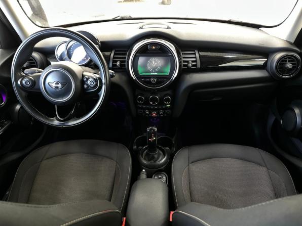 Mini Hatch III (F55/F56) Рестайлинг с пробегом 2018 года, цена 1 800 000 рублей, 80775 км, хэтчбек, Автокод Объявления