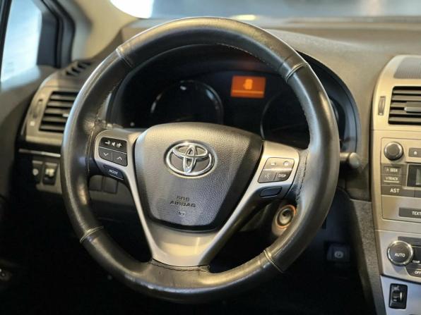 Toyota Avensis III с пробегом 2010 года, цена 995 000 рублей, 302480 км, седан, Автокод Объявления