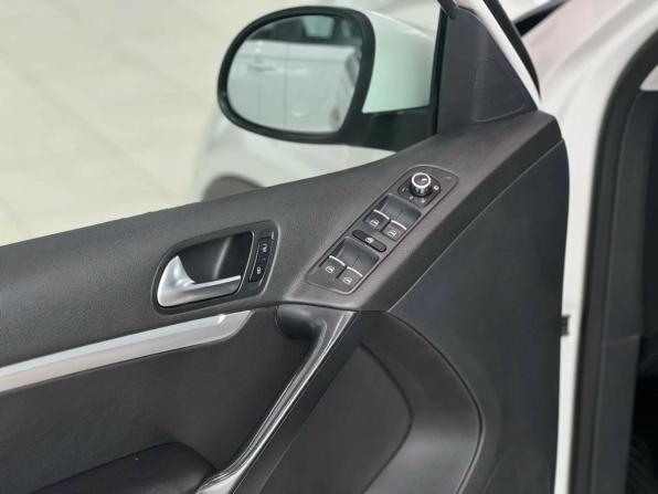 Volkswagen Tiguan I Рестайлинг с пробегом 2012 года, цена 1 095 000 рублей, 302492 км, внедорожник, Автокод Объявления