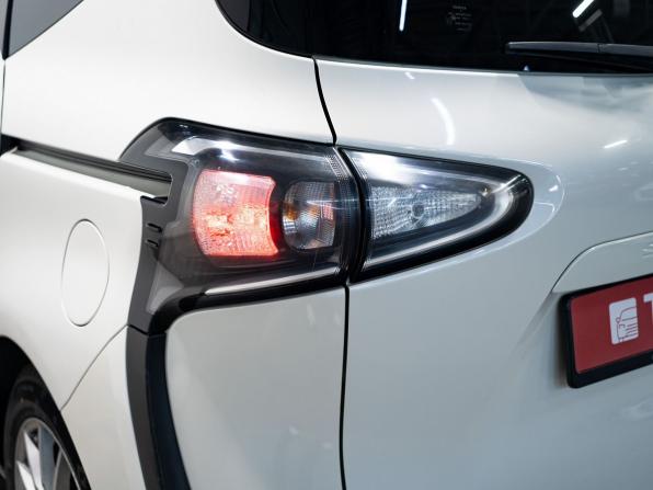Toyota Sienta II Рестайлинг с пробегом 2020 года, цена 1 255 000 рублей, 181700 км, компактвэн, Автокод Объявления