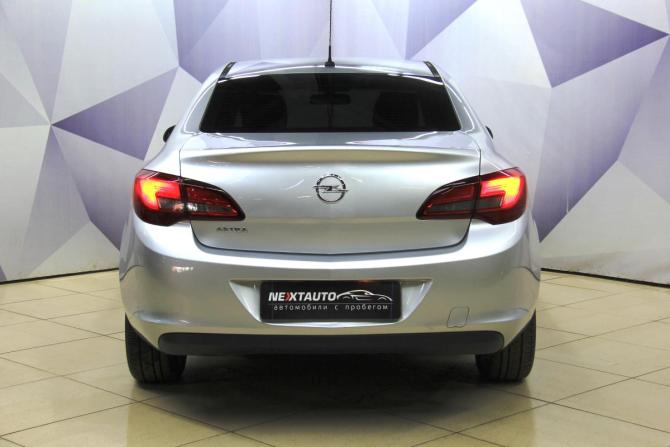 Opel Astra J Рестайлинг с пробегом 2014 года, цена 798 800 рублей, 224683 км, седан, Автокод Объявления