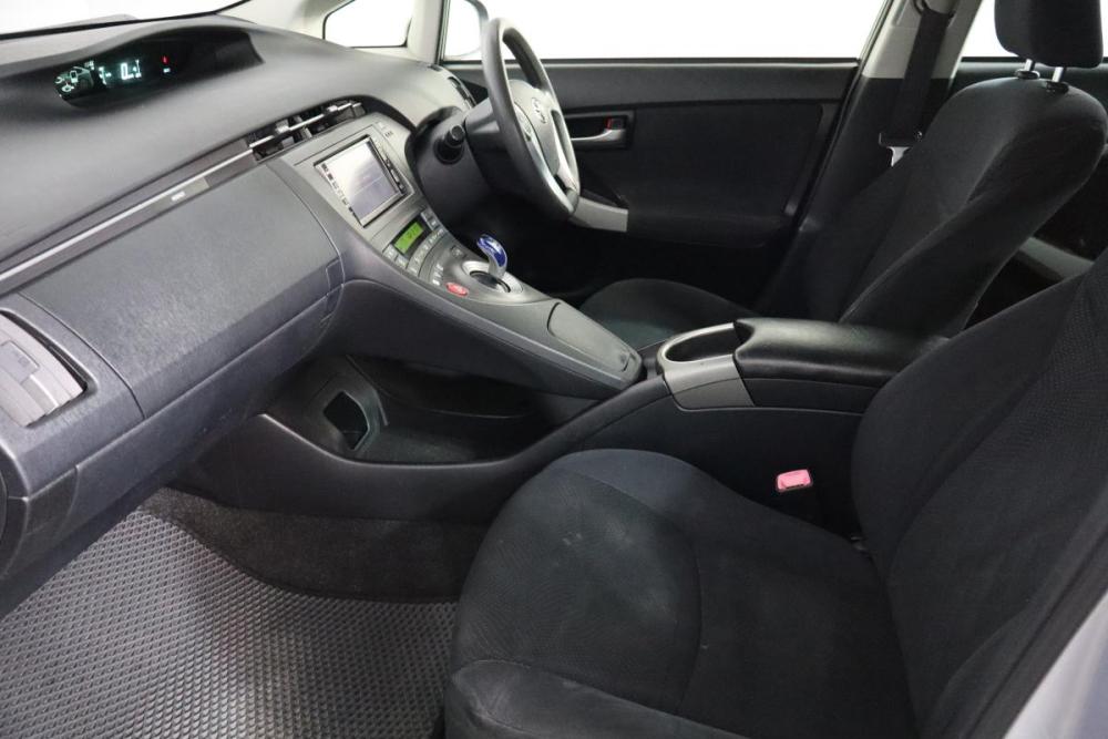Toyota Prius III Рестайлинг (XW30) Санкт-Петербург  - изображение 10