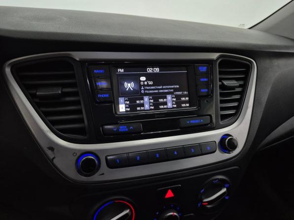 Hyundai Solaris II с пробегом 2017 года, цена 820 000 рублей, 242018 км, седан, Автокод Объявления