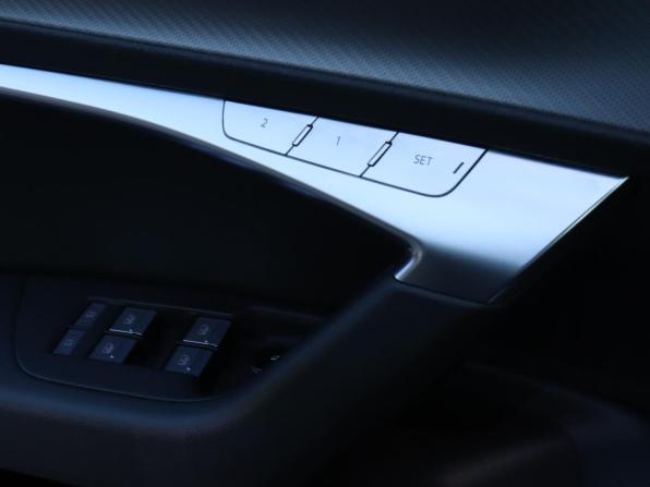 Audi A6 V (C8) с пробегом 2021 года, цена 4 100 000 рублей, 107800 км, седан, Автокод Объявления
