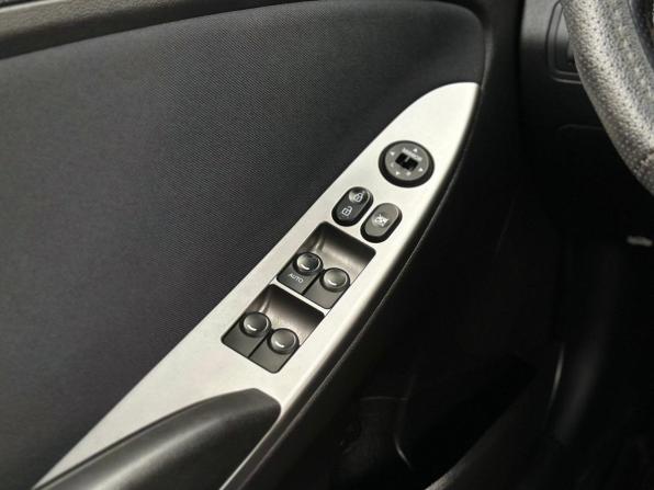 Hyundai Solaris I Рестайлинг с пробегом 2015 года, цена 979 000 рублей, 103523 км, хэтчбек, Автокод Объявления