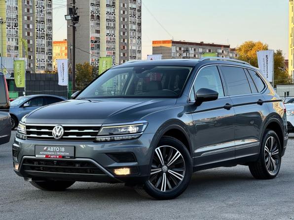 Volkswagen Tiguan II с пробегом 2018 года, цена 2 699 000 рублей, 136821 км, внедорожник, Автокод Объявления