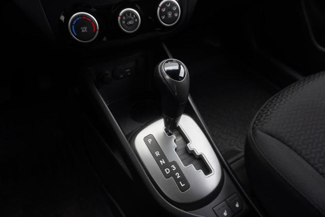 Kia Rio III Рестайлинг с пробегом 2017 года, цена 995 000 рублей, 173000 км, хэтчбек, Автокод Объявления