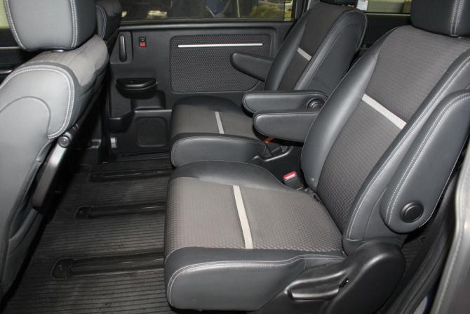 Honda Stepwgn V с пробегом 2015 года, цена 1 750 000 рублей, 82909 км, минивэн, Автокод Объявления