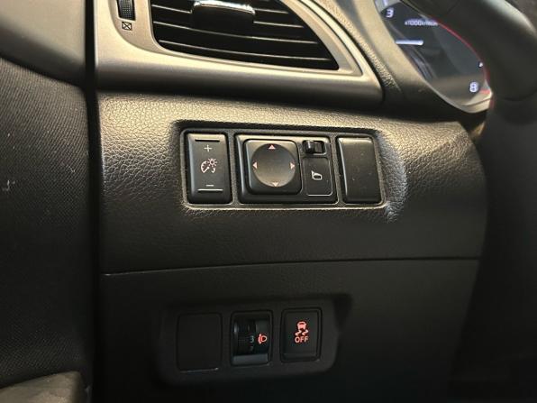 Nissan Tiida II с пробегом 2015 года, цена 1 099 900 рублей, 174445 км, хэтчбек, Автокод Объявления