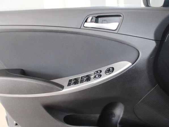 Hyundai Solaris I Рестайлинг с пробегом 2015 года, цена 1 049 900 рублей, 112026 км, седан, Автокод Объявления