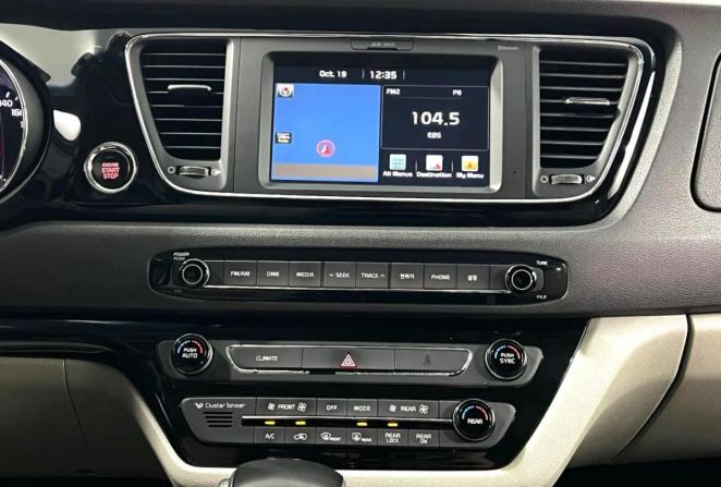 Kia Carnival III с пробегом 2017 года, цена 2 600 000 рублей, 173518 км, минивэн, Автокод Объявления