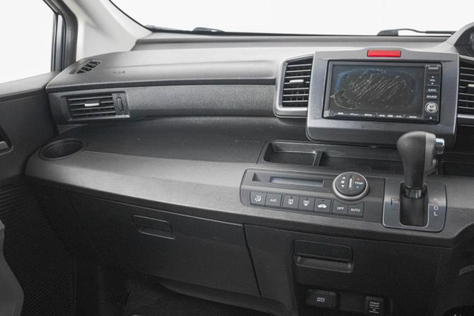 Honda Freed I с пробегом 2009 года, цена 899 000 рублей, 182472 км, компактвэн, Автокод Объявления
